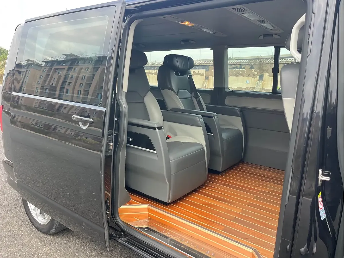 2015 Volkswagen Caravelle 2.0T 204HP L4 7DCT,autocango,china used car exporter,china ev exporter,chinese used car exporter,chinese used ev exporter