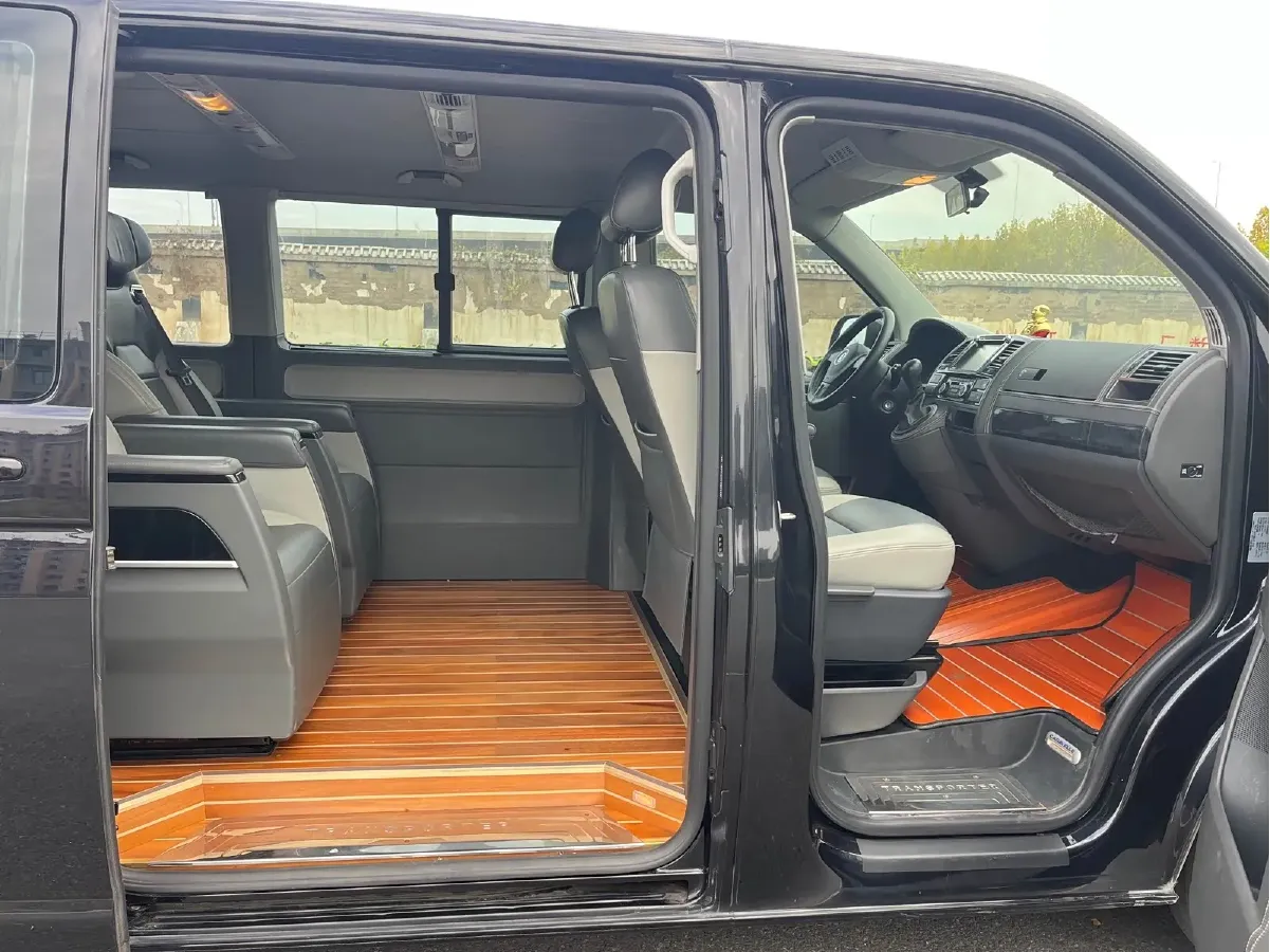 2015 Volkswagen Caravelle 2.0T 204HP L4 7DCT,autocango,china used car exporter,china ev exporter,chinese used car exporter,chinese used ev exporter