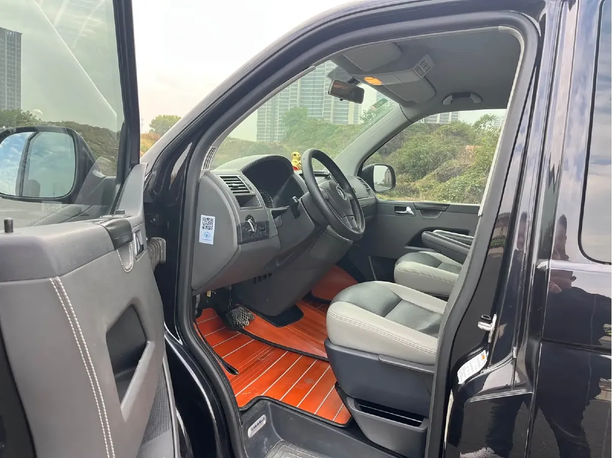 2015 Volkswagen Caravelle 2.0T 204HP L4 7DCT,autocango,china used car exporter,china ev exporter,chinese used car exporter,chinese used ev exporter