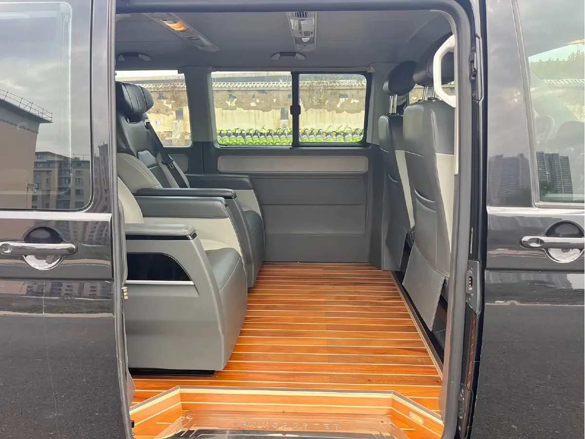 2015 Volkswagen Caravelle 2.0T 204HP L4 7DCT,autocango,china used car exporter,china ev exporter,chinese used car exporter,chinese used ev exporter