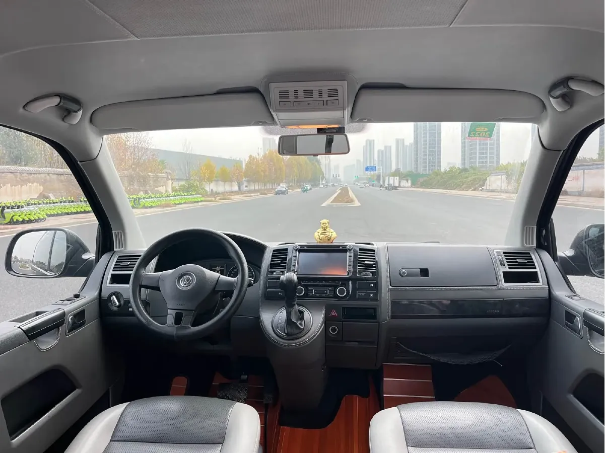 2015 Volkswagen Caravelle 2.0T 204HP L4 7DCT,autocango,china used car exporter,china ev exporter,chinese used car exporter,chinese used ev exporter