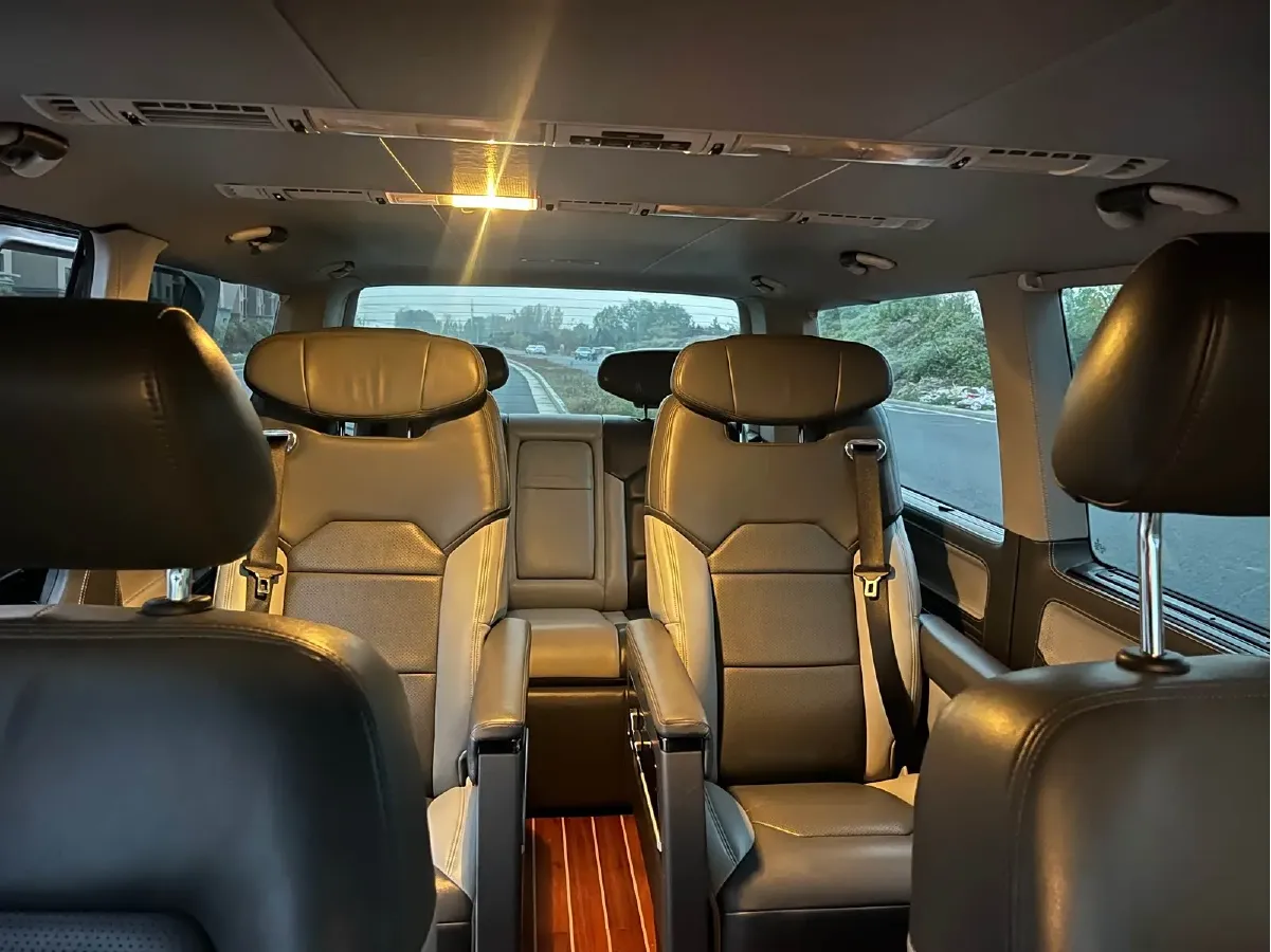 2015 Volkswagen Caravelle 2.0T 204HP L4 7DCT,autocango,china used car exporter,china ev exporter,chinese used car exporter,chinese used ev exporter