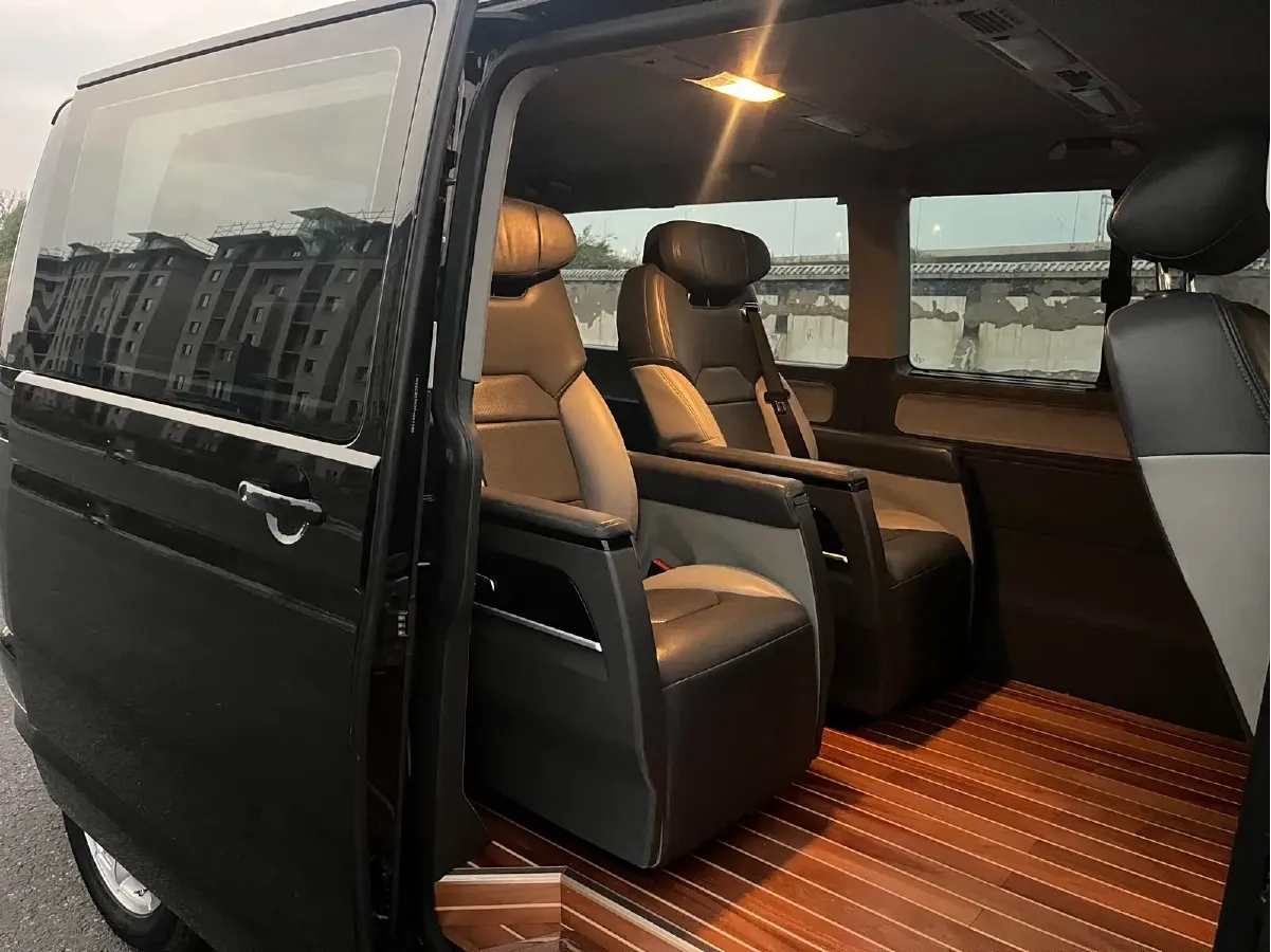 2015 Volkswagen Caravelle 2.0T 204HP L4 7DCT,autocango,china used car exporter,china ev exporter,chinese used car exporter,chinese used ev exporter