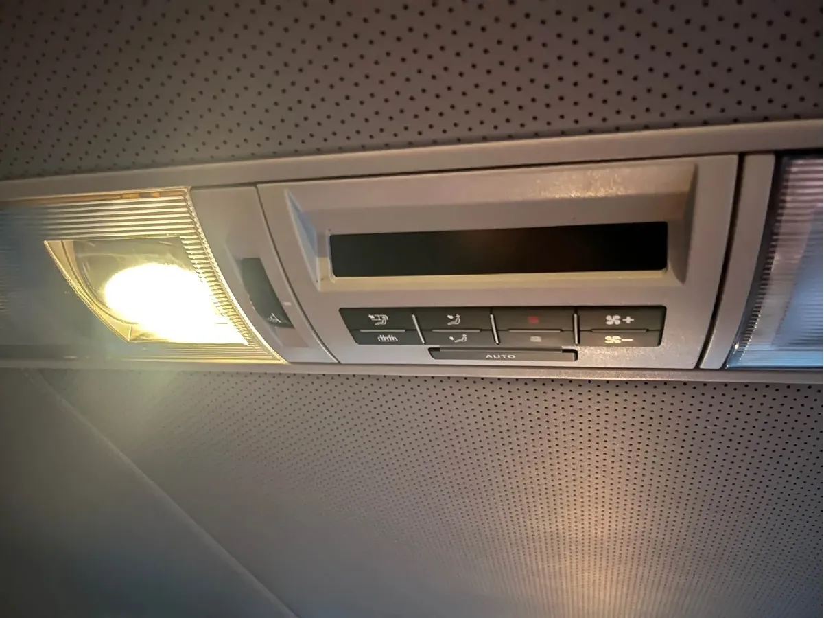 2015 Volkswagen Caravelle 2.0T 204HP L4 7DCT,autocango,china used car exporter,china ev exporter,chinese used car exporter,chinese used ev exporter