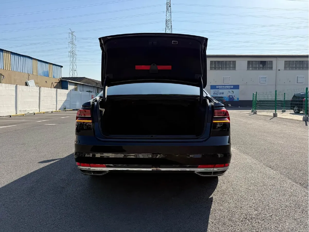 2019 Volkswagen Phideon 2.0T 224HP L4 7DCT,autocango,china used car exporter,china ev exporter,chinese used car exporter,chinese used ev exporter