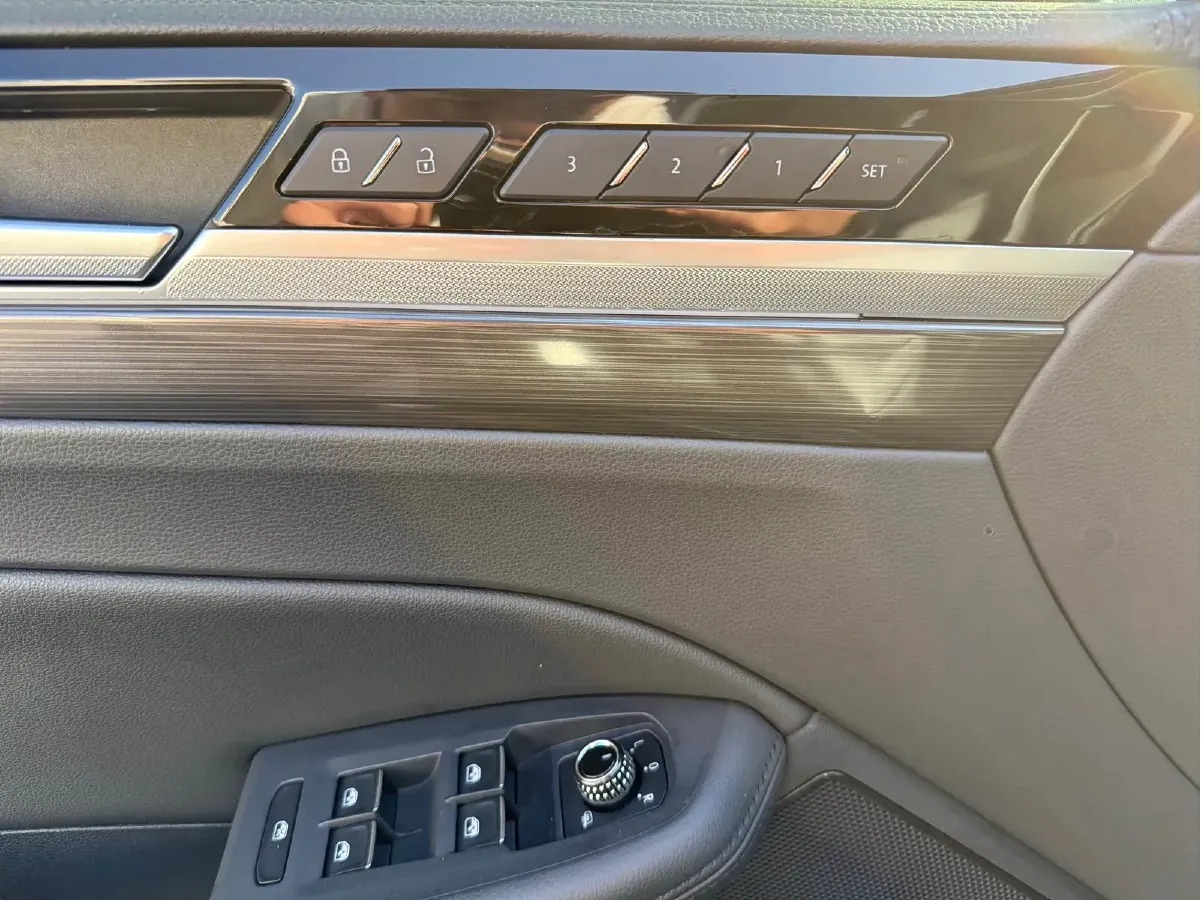 2019 Volkswagen Phideon 2.0T 224HP L4 7DCT,autocango,china used car exporter,china ev exporter,chinese used car exporter,chinese used ev exporter