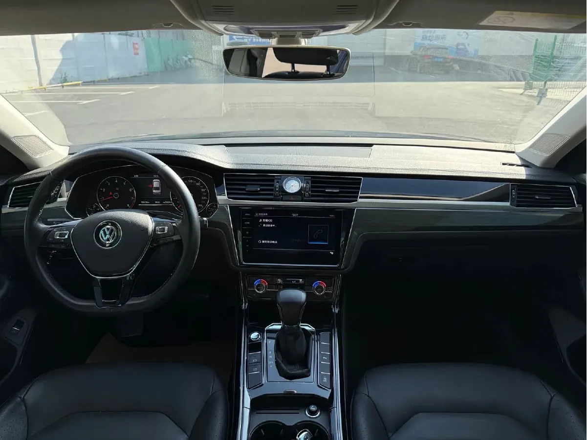 2019 Volkswagen Phideon 2.0T 224HP L4 7DCT,autocango,china used car exporter,china ev exporter,chinese used car exporter,chinese used ev exporter