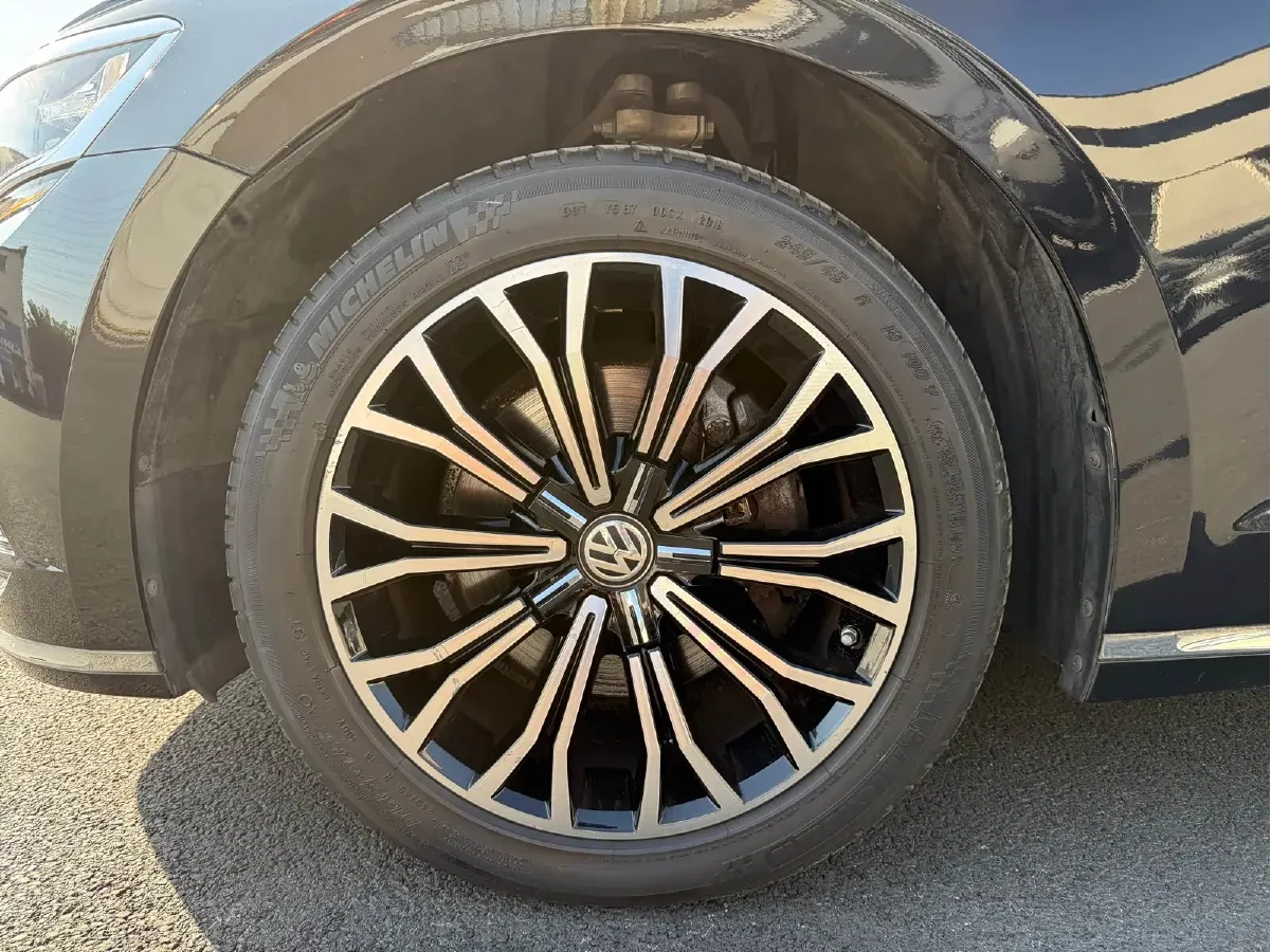 2019 Volkswagen Phideon 2.0T 224HP L4 7DCT,autocango,china used car exporter,china ev exporter,chinese used car exporter,chinese used ev exporter