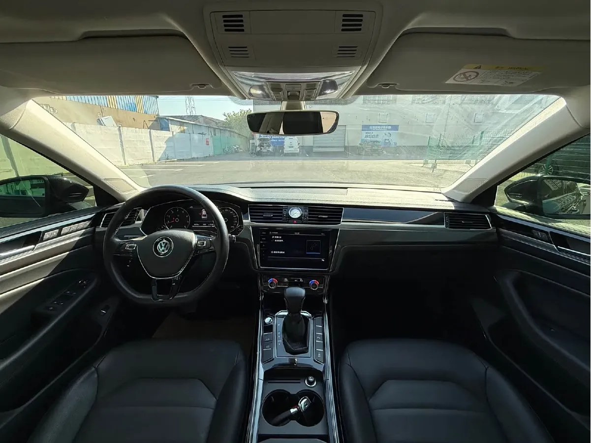 2019 Volkswagen Phideon 2.0T 224HP L4 7DCT,autocango,china used car exporter,china ev exporter,chinese used car exporter,chinese used ev exporter