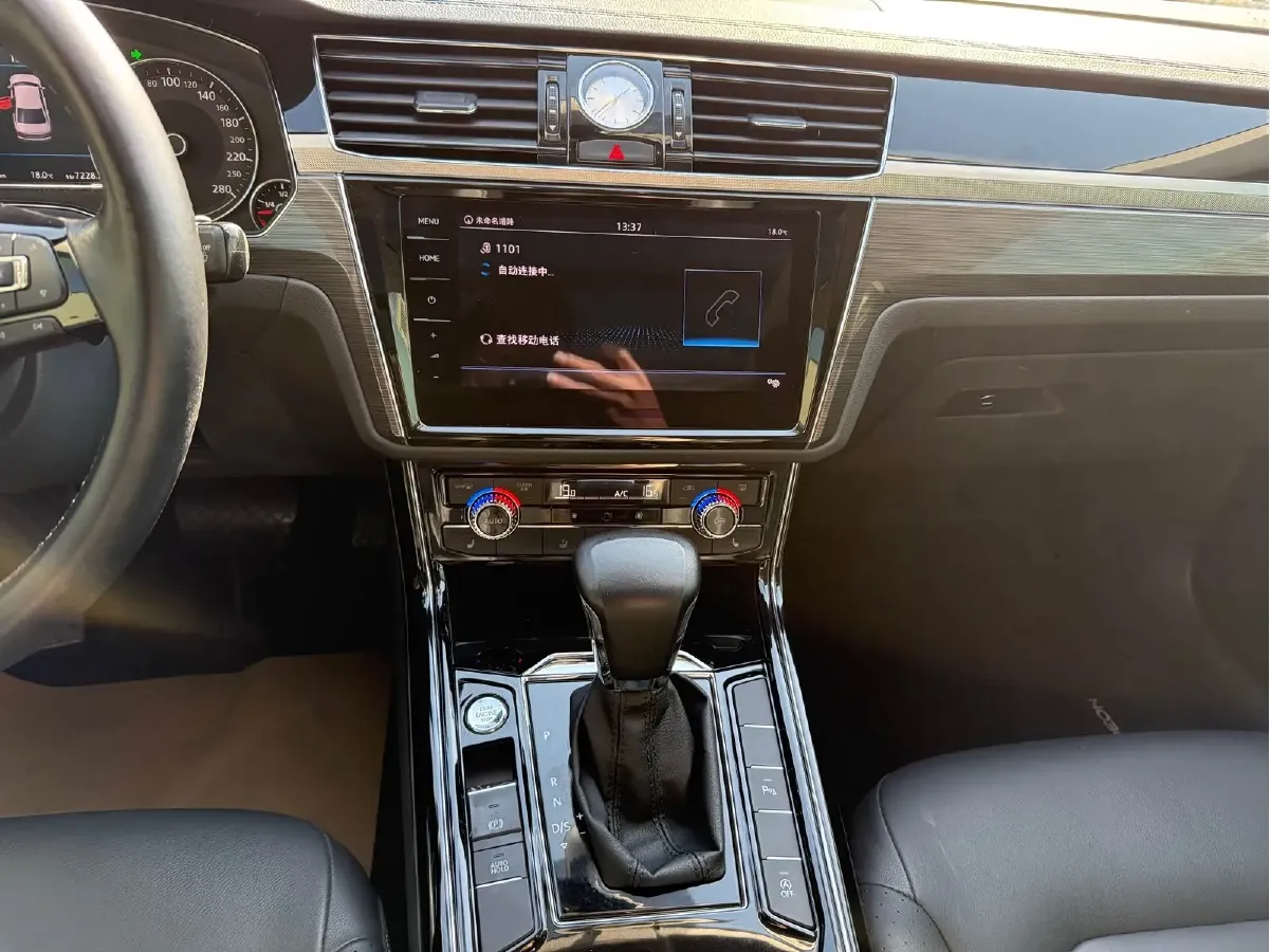 2019 Volkswagen Phideon 2.0T 224HP L4 7DCT,autocango,china used car exporter,china ev exporter,chinese used car exporter,chinese used ev exporter