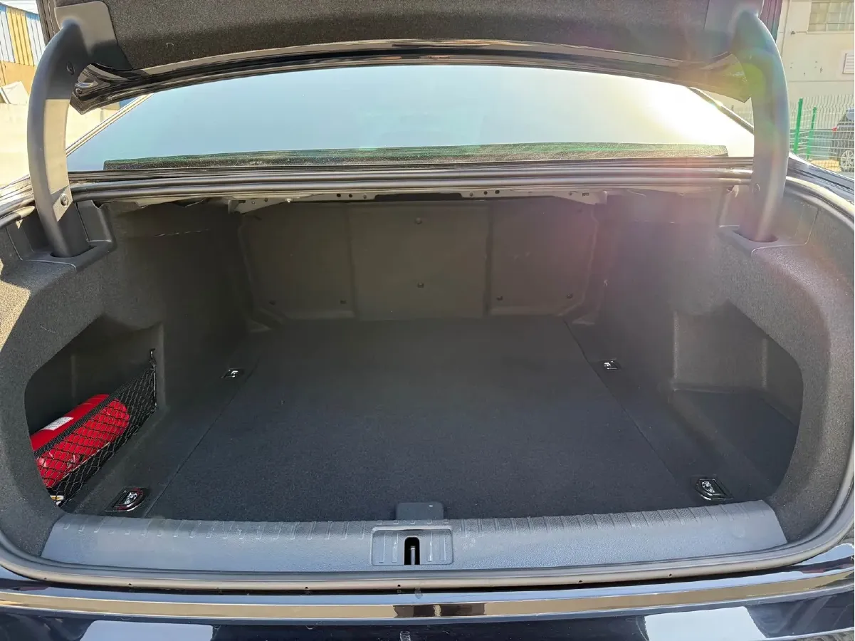 2019 Volkswagen Phideon 2.0T 224HP L4 7DCT,autocango,china used car exporter,china ev exporter,chinese used car exporter,chinese used ev exporter