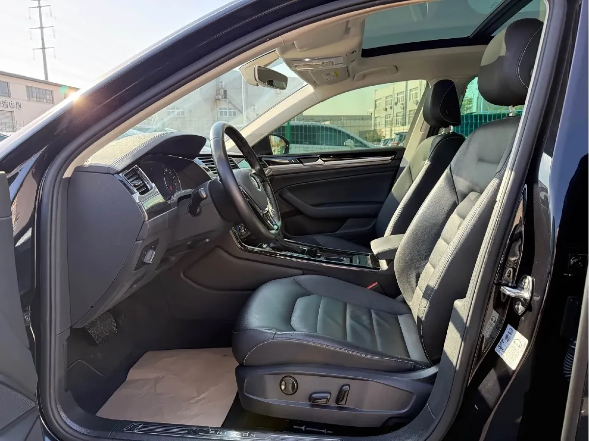 2019 Volkswagen Phideon 2.0T 224HP L4 7DCT,autocango,china used car exporter,china ev exporter,chinese used car exporter,chinese used ev exporter