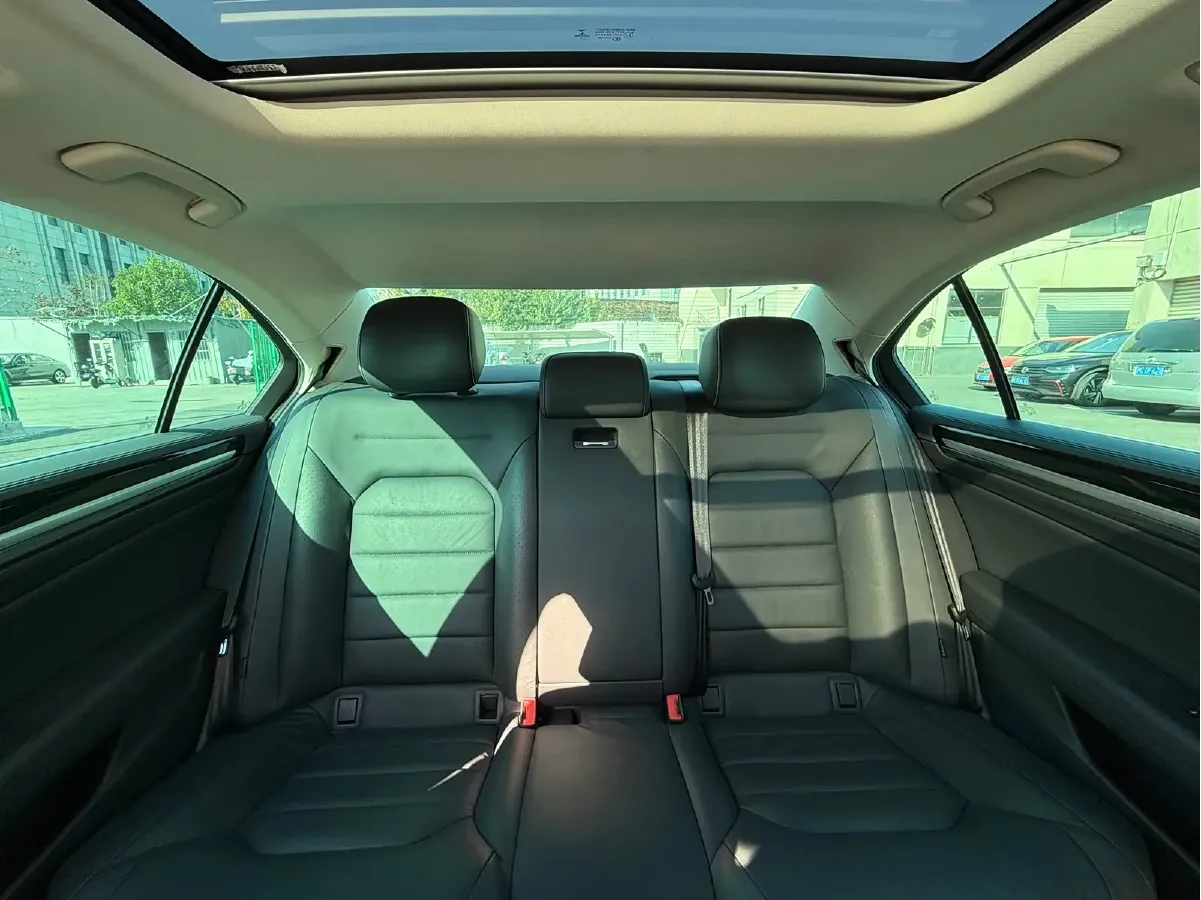 2019 Volkswagen Phideon 2.0T 224HP L4 7DCT,autocango,china used car exporter,china ev exporter,chinese used car exporter,chinese used ev exporter