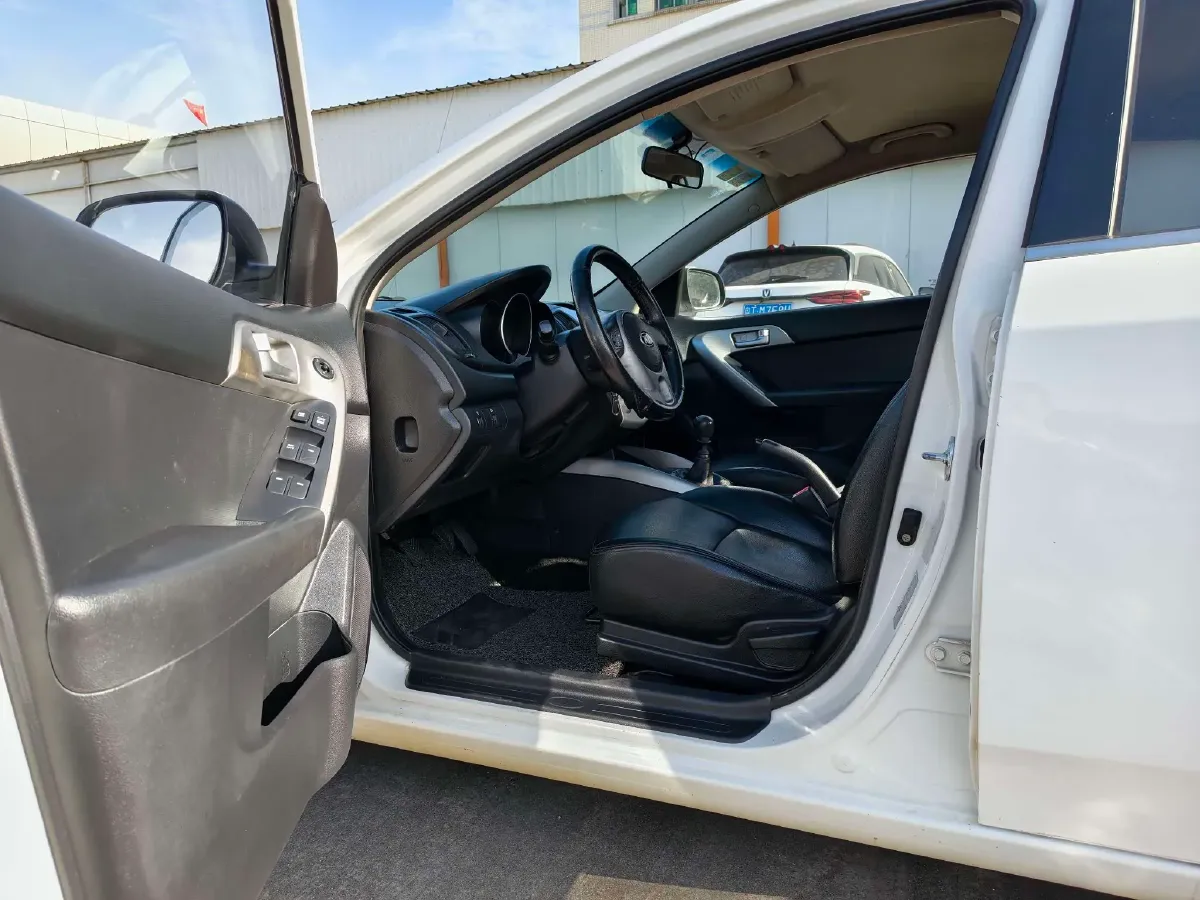 2014 Kia Forte 1.6L 123HP L4 5MT,autocango,china used car exporter,china ev exporter,chinese used car exporter,chinese used ev exporter