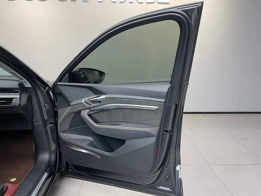 2021 Audi e-tron BEV 96.7KWH,autocango,china used car exporter,china ev exporter,chinese used car exporter,chinese used ev exporter