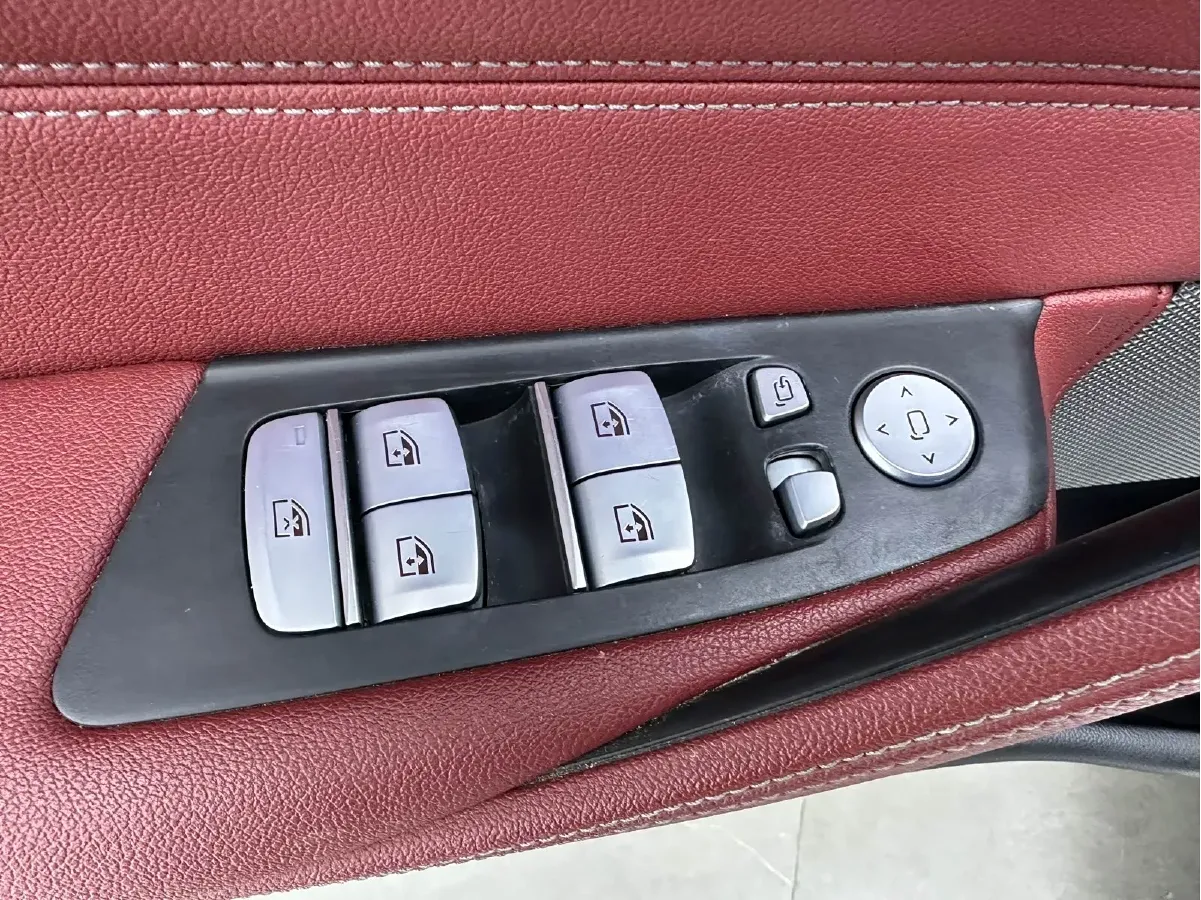 2022 BMW 5 Series 2.0T 184HP L4 8AT,autocango,china used car exporter,china ev exporter,chinese used car exporter,chinese used ev exporter