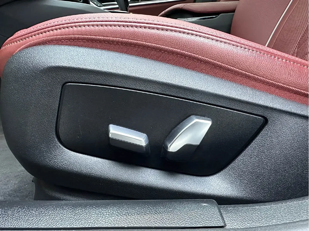 2022 BMW 5 Series 2.0T 184HP L4 8AT,autocango,china used car exporter,china ev exporter,chinese used car exporter,chinese used ev exporter