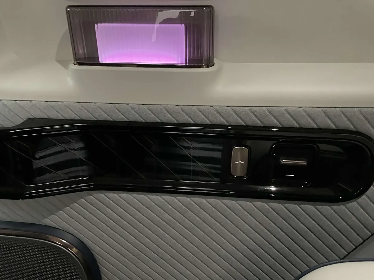 2025 Zeekr MIX BEV 102KWH,autocango,china used car exporter,china ev exporter,chinese used car exporter,chinese used ev exporter