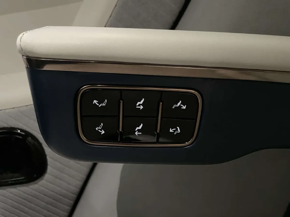 2025 Zeekr MIX BEV 102KWH,autocango,china used car exporter,china ev exporter,chinese used car exporter,chinese used ev exporter