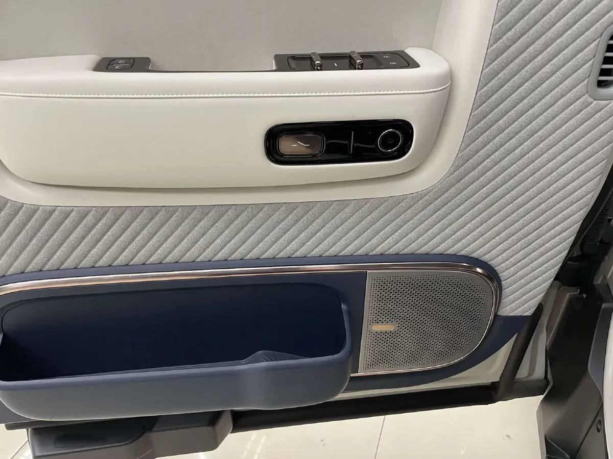 2025 Zeekr MIX BEV 102KWH,autocango,china used car exporter,china ev exporter,chinese used car exporter,chinese used ev exporter