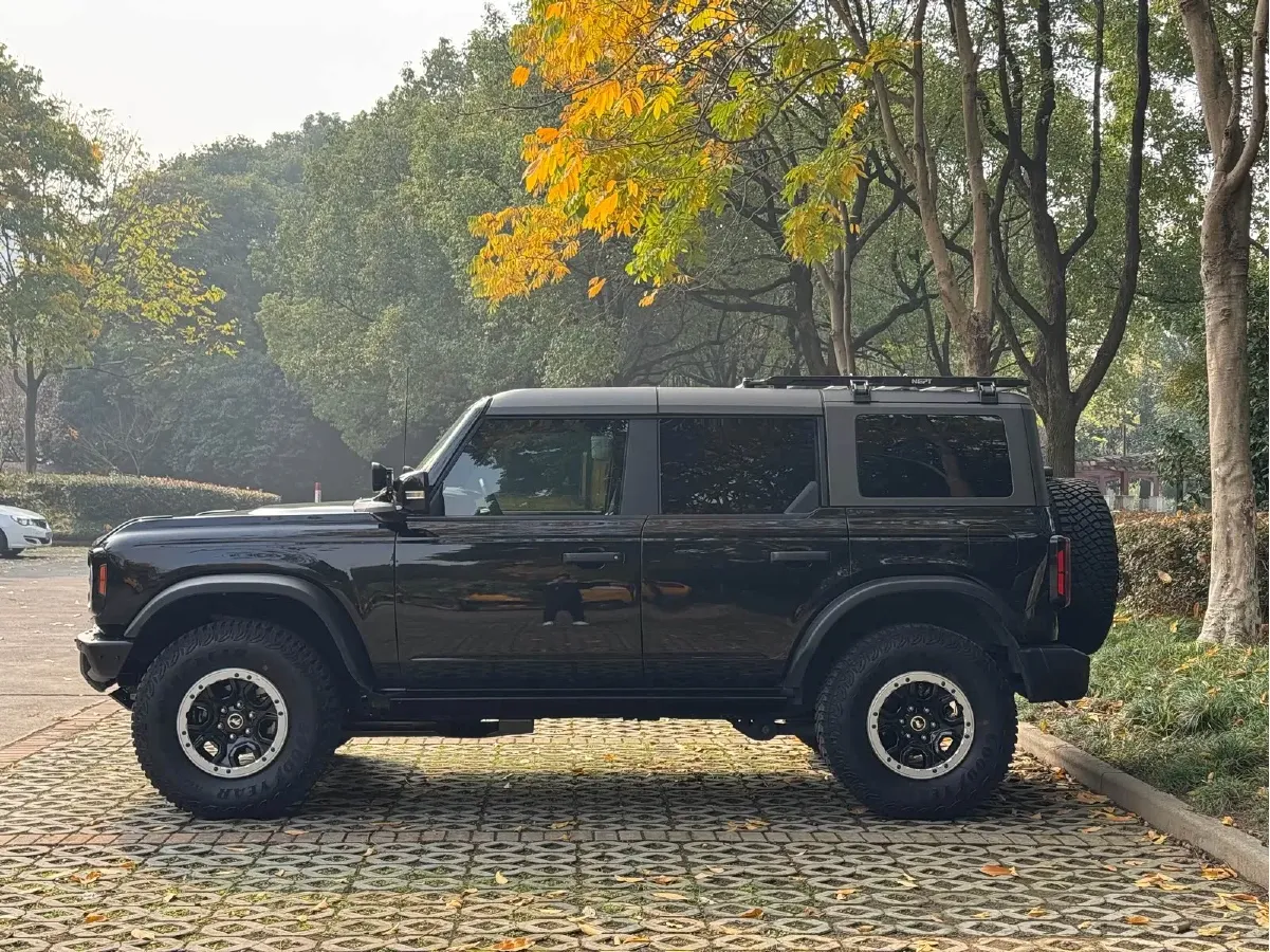 2024 Ford Bronco 2.3T 275HP L4 10AT,autocango,china used car exporter,china ev exporter,chinese used car exporter,chinese used ev exporter