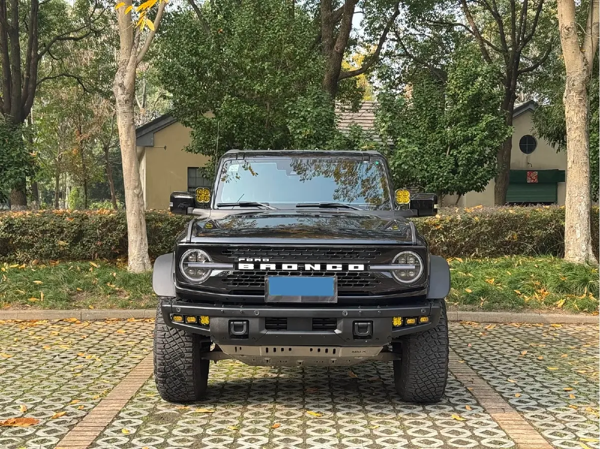 2024 Ford Bronco 2.3T 275HP L4 10AT,autocango,china used car exporter,china ev exporter,chinese used car exporter,chinese used ev exporter