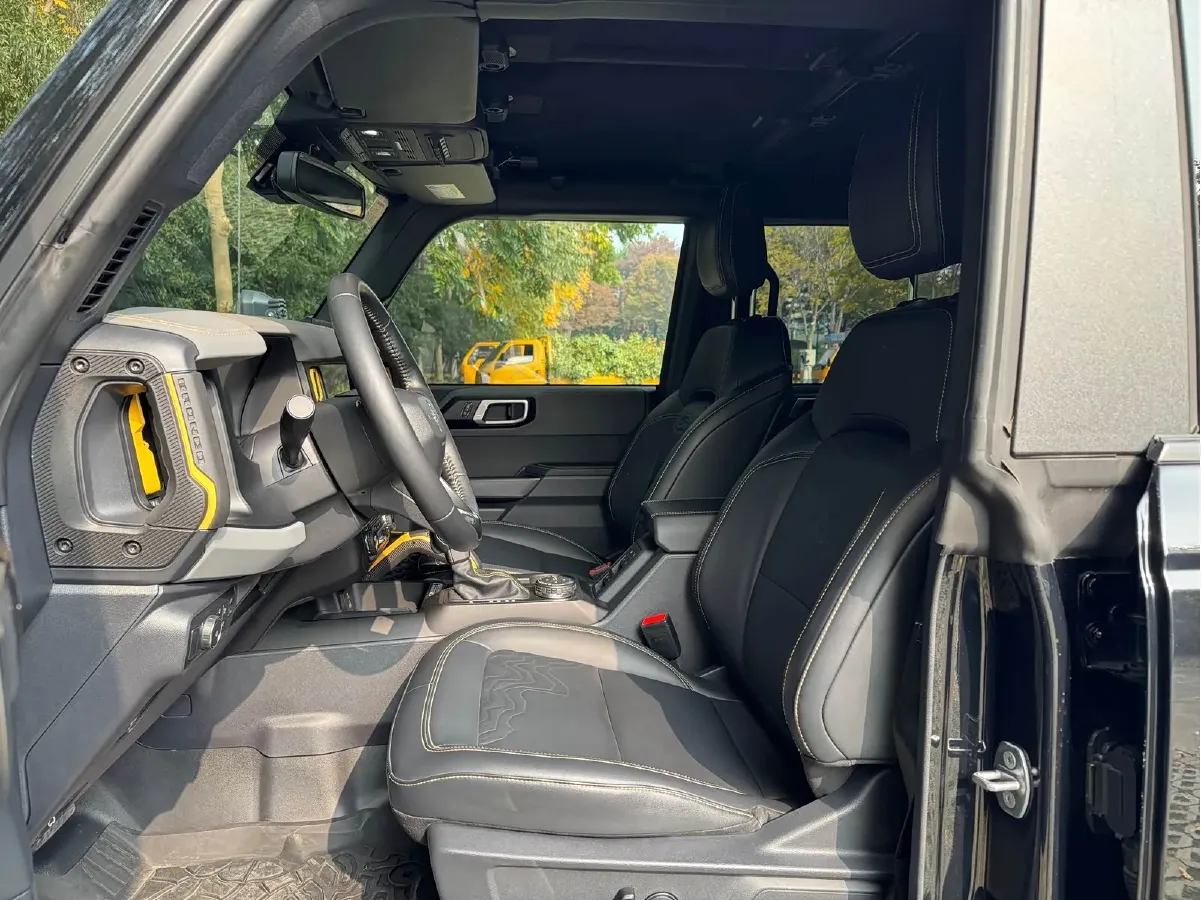 2024 Ford Bronco 2.3T 275HP L4 10AT,autocango,china used car exporter,china ev exporter,chinese used car exporter,chinese used ev exporter