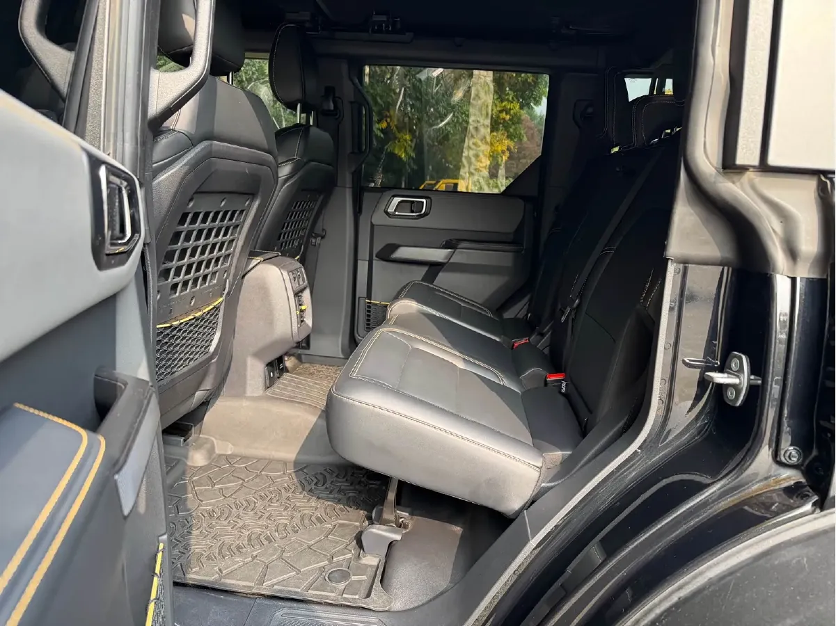 2024 Ford Bronco 2.3T 275HP L4 10AT,autocango,china used car exporter,china ev exporter,chinese used car exporter,chinese used ev exporter