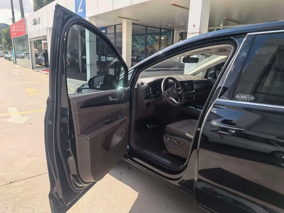 2024 Volkswagen Viloran 2.0T 220HP L4 7DCT,autocango,china used car exporter,china ev exporter,chinese used car exporter,chinese used ev exporter