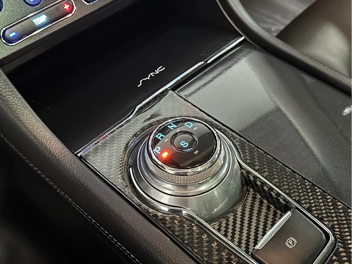 2015 Ford Taurus 2.7T 329HP V6 6AT,autocango,china used car exporter,china ev exporter,chinese used car exporter,chinese used ev exporter