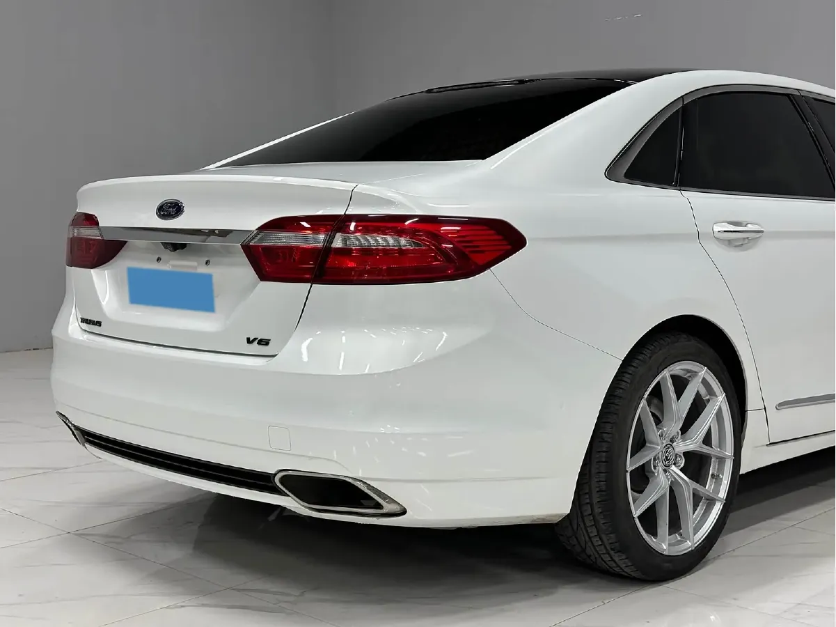 2015 Ford Taurus 2.7T 329HP V6 6AT,autocango,china used car exporter,china ev exporter,chinese used car exporter,chinese used ev exporter