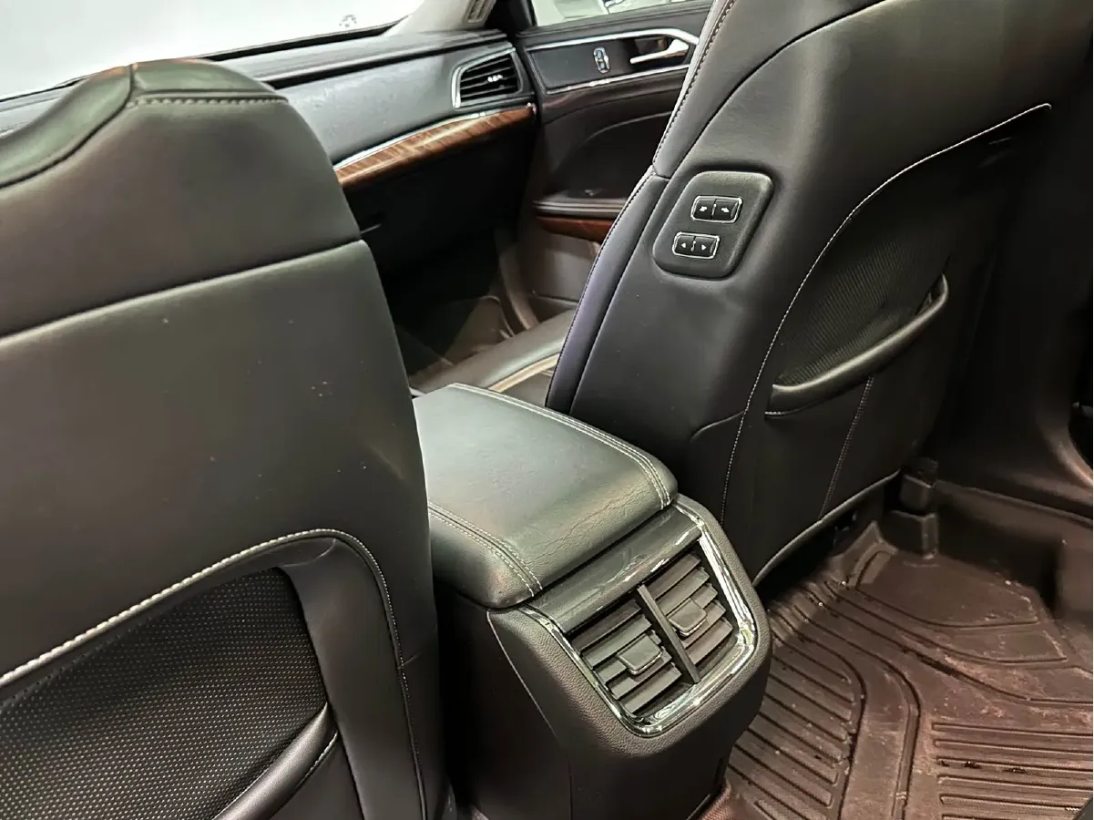 2015 Ford Taurus 2.7T 329HP V6 6AT,autocango,china used car exporter,china ev exporter,chinese used car exporter,chinese used ev exporter