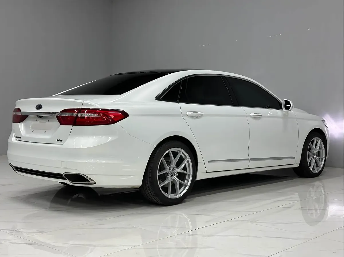 2015 Ford Taurus 2.7T 329HP V6 6AT,autocango,china used car exporter,china ev exporter,chinese used car exporter,chinese used ev exporter