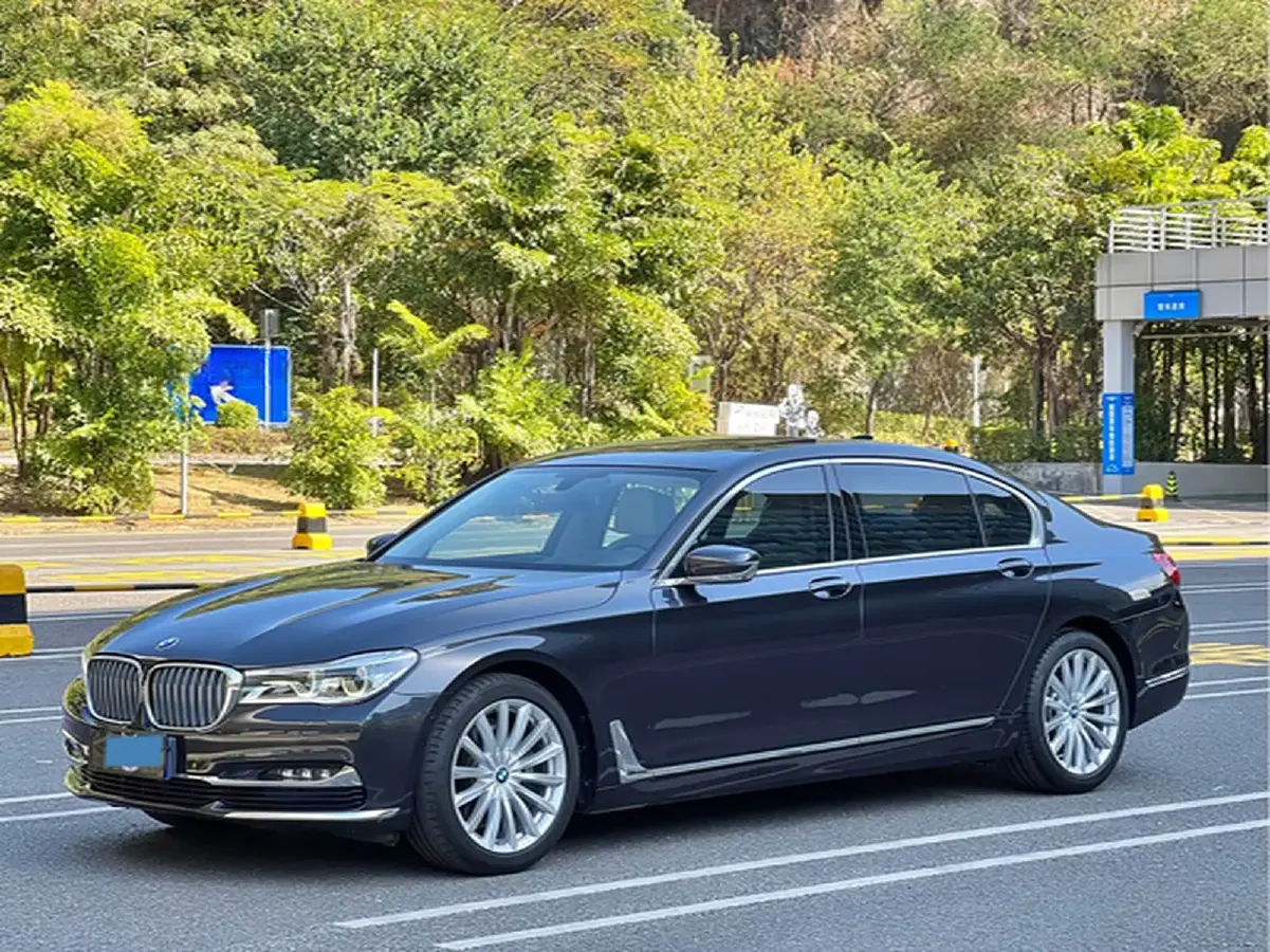 2016 BMW 7 Series 3.0T 326HP L6 8AT