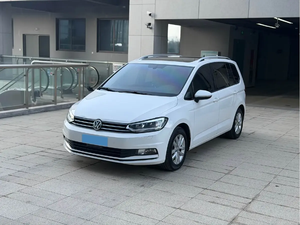 2016 Volkswagen Touran 1.4T 150HP L4 7DCT