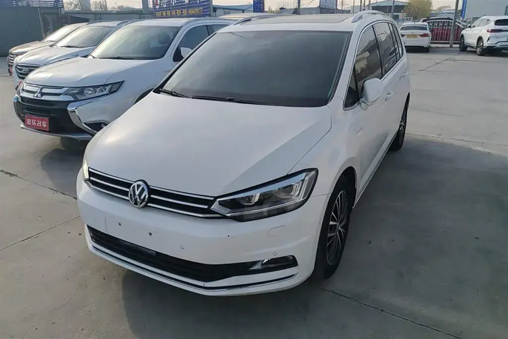 2016 Volkswagen Touran 1.4T 150HP L4 7DCT