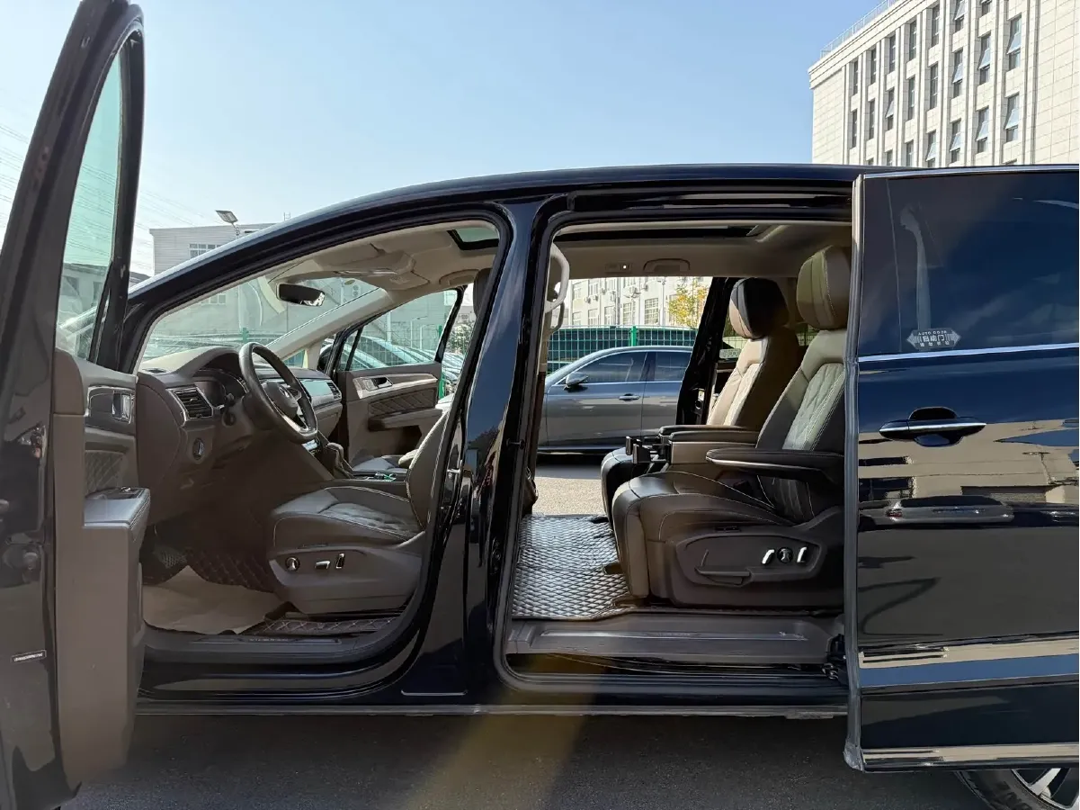 2022 Volkswagen Viloran 2.0T 220HP L4 7DCT,autocango,china used car exporter,china ev exporter,chinese used car exporter,chinese used ev exporter