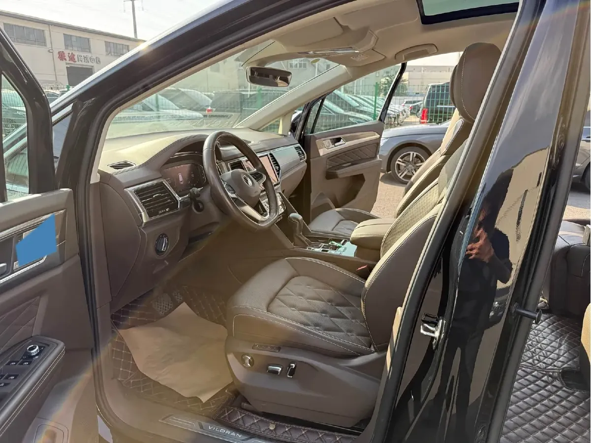 2022 Volkswagen Viloran 2.0T 220HP L4 7DCT,autocango,china used car exporter,china ev exporter,chinese used car exporter,chinese used ev exporter