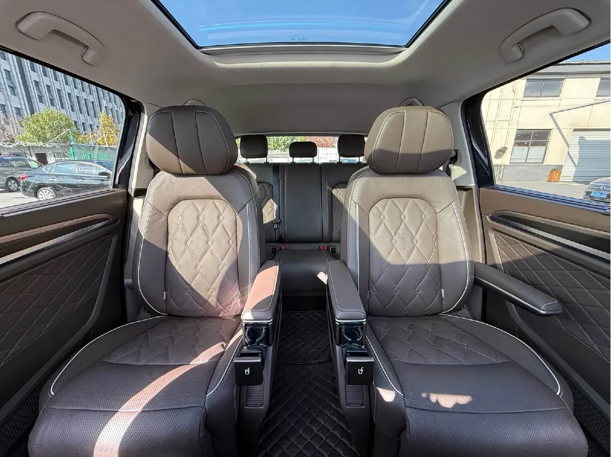 2022 Volkswagen Viloran 2.0T 220HP L4 7DCT,autocango,china used car exporter,china ev exporter,chinese used car exporter,chinese used ev exporter