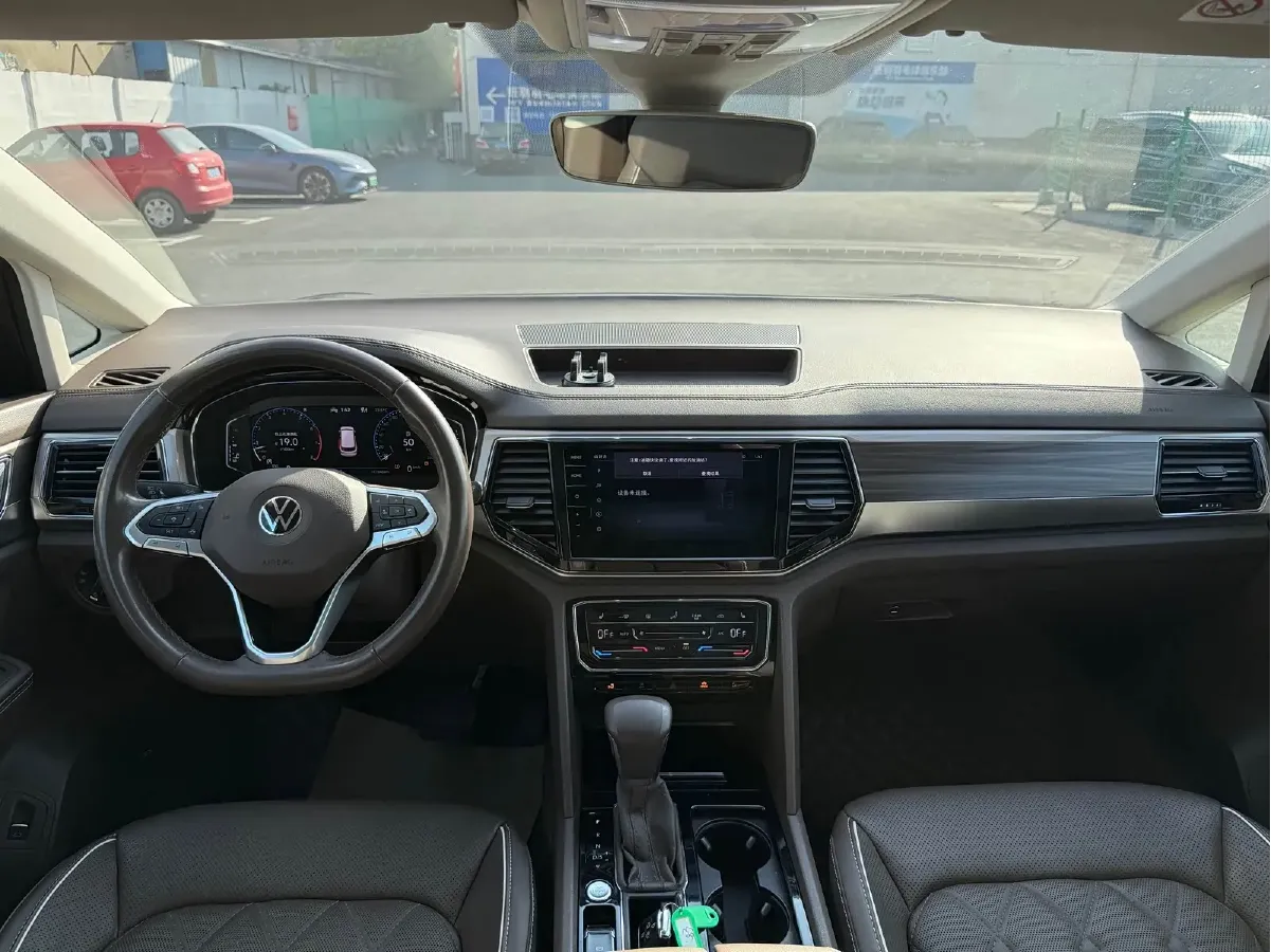 2022 Volkswagen Viloran 2.0T 220HP L4 7DCT,autocango,china used car exporter,china ev exporter,chinese used car exporter,chinese used ev exporter