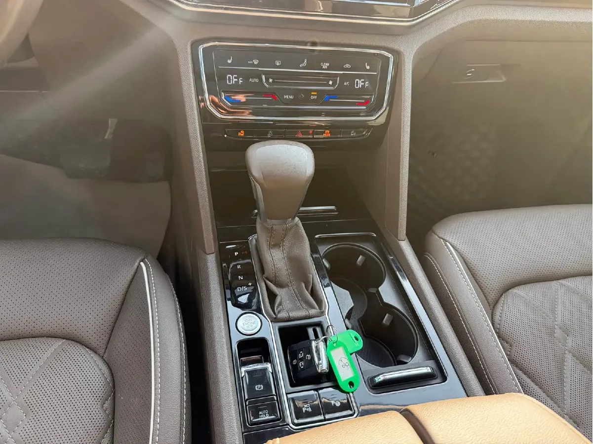 2022 Volkswagen Viloran 2.0T 220HP L4 7DCT,autocango,china used car exporter,china ev exporter,chinese used car exporter,chinese used ev exporter