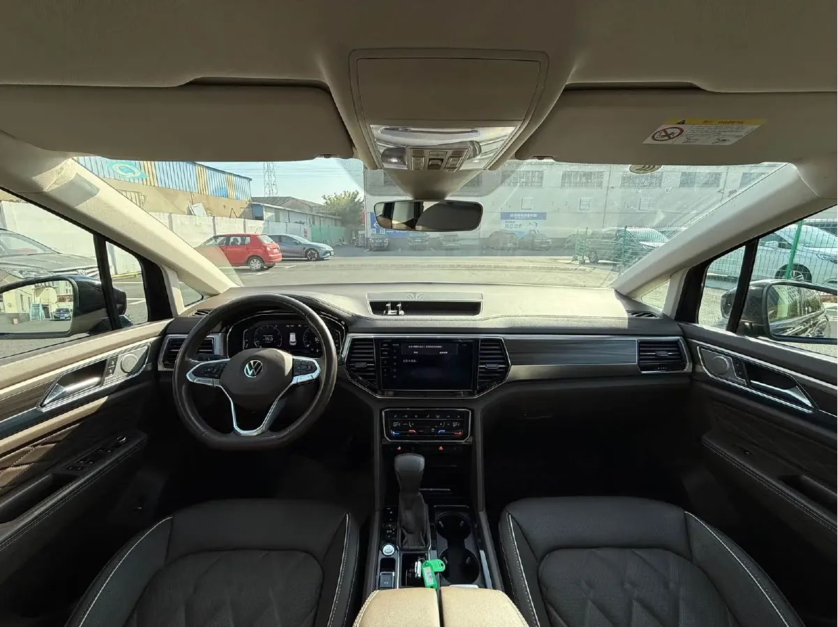 2022 Volkswagen Viloran 2.0T 220HP L4 7DCT,autocango,china used car exporter,china ev exporter,chinese used car exporter,chinese used ev exporter