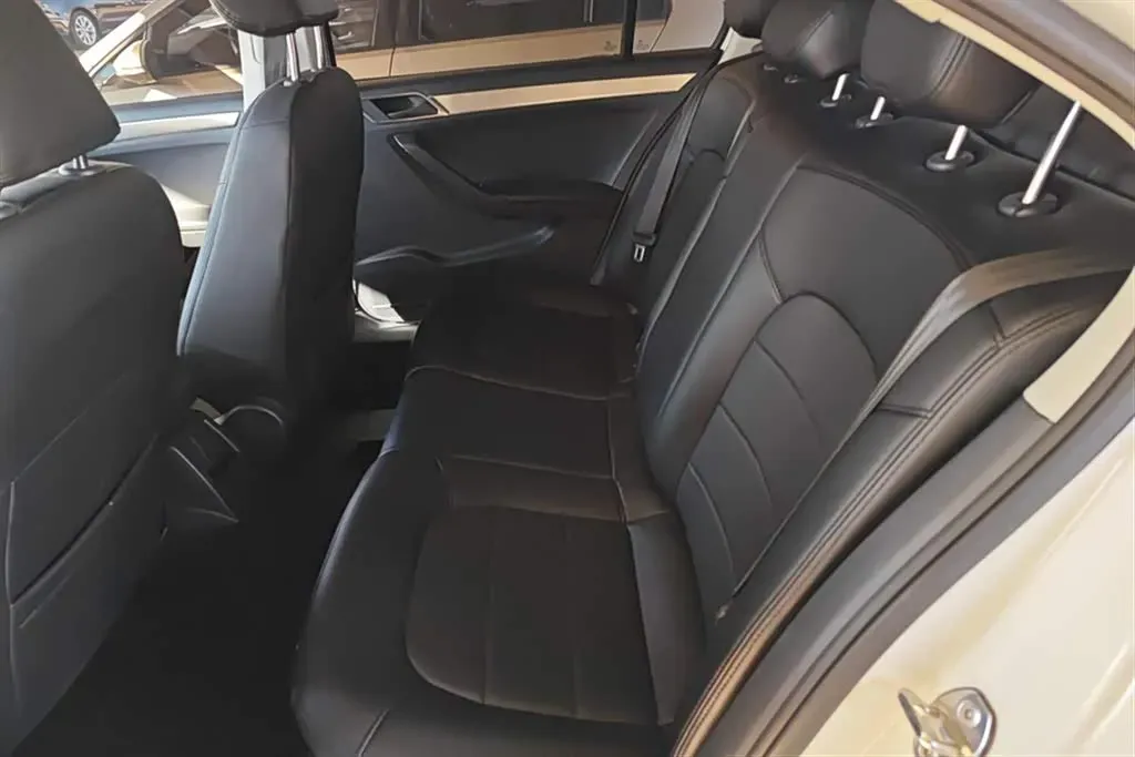 2015 Volkswagen Jetta 1.6L 110HP L4 5MT,autocango,china used car exporter,china ev exporter,chinese used car exporter,chinese used ev exporter