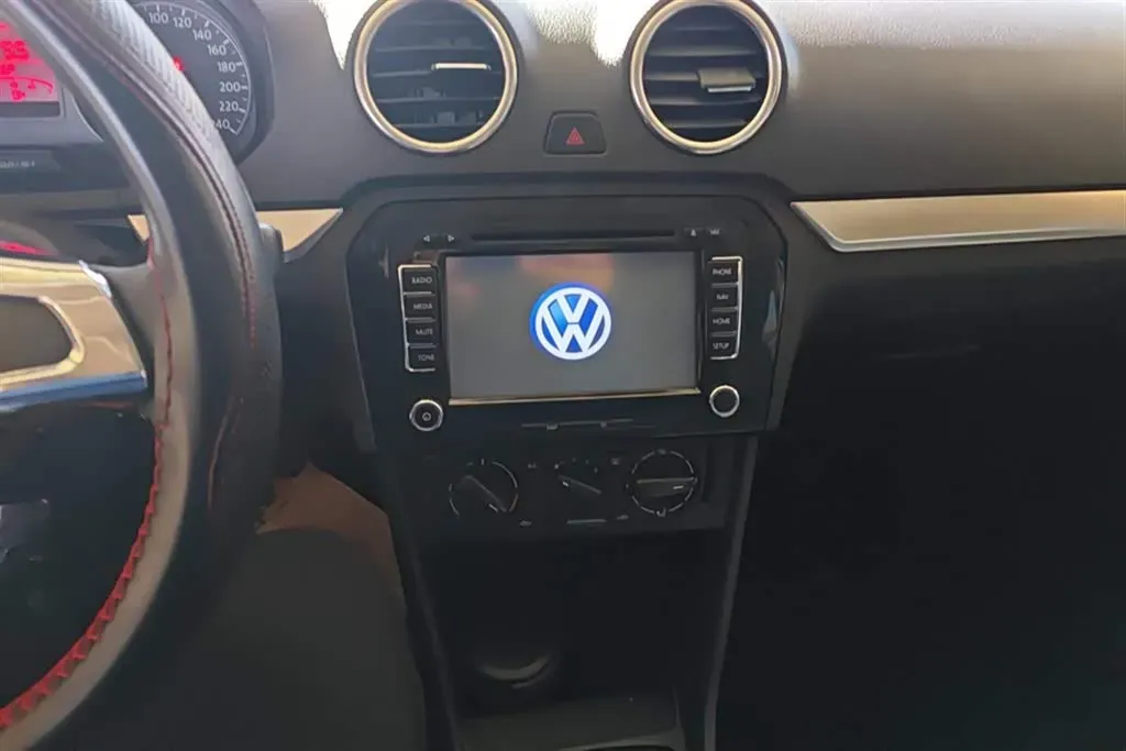 2015 Volkswagen Jetta 1.6L 110HP L4 5MT,autocango,china used car exporter,china ev exporter,chinese used car exporter,chinese used ev exporter