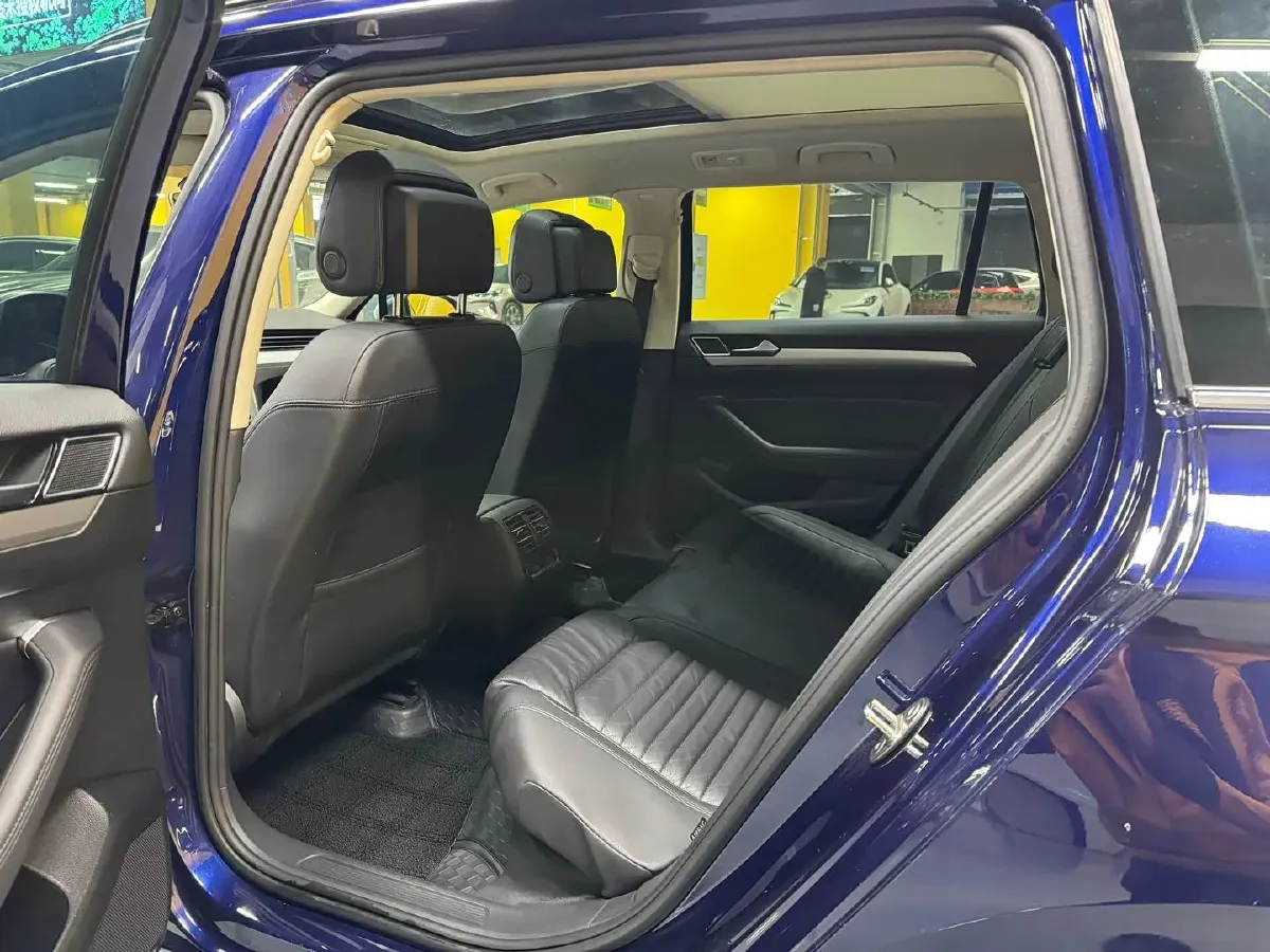 2016 Volkswagen Alltrack 2.0T 220HP L4 6DCT,autocango,china used car exporter,china ev exporter,chinese used car exporter,chinese used ev exporter