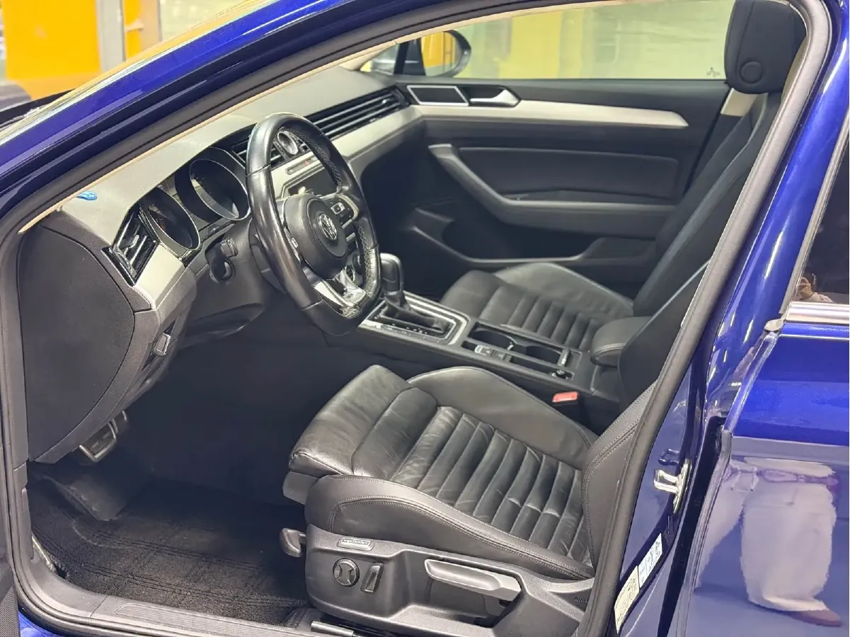 2016 Volkswagen Alltrack 2.0T 220HP L4 6DCT,autocango,china used car exporter,china ev exporter,chinese used car exporter,chinese used ev exporter