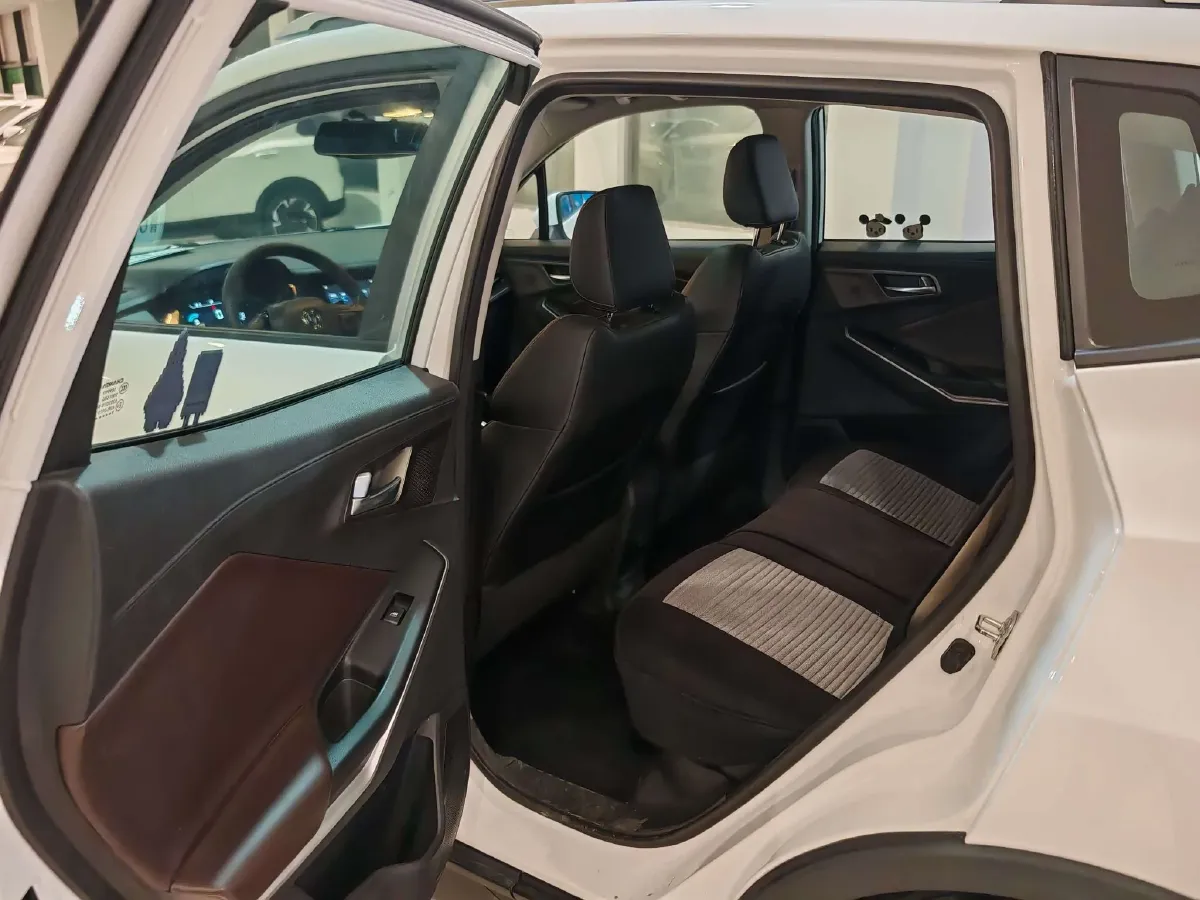 2019 ChangAn CS15 1.5L 107HP L4 5DCT,autocango,china used car exporter,china ev exporter,chinese used car exporter,chinese used ev exporter