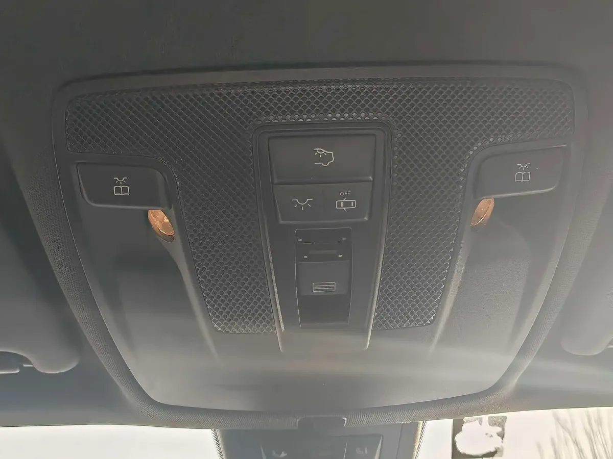 2017 Mercedes-Benz CLA Class 2.0T 184HP L4 7DCT,autocango,china used car exporter,china ev exporter,chinese used car exporter,chinese used ev exporter