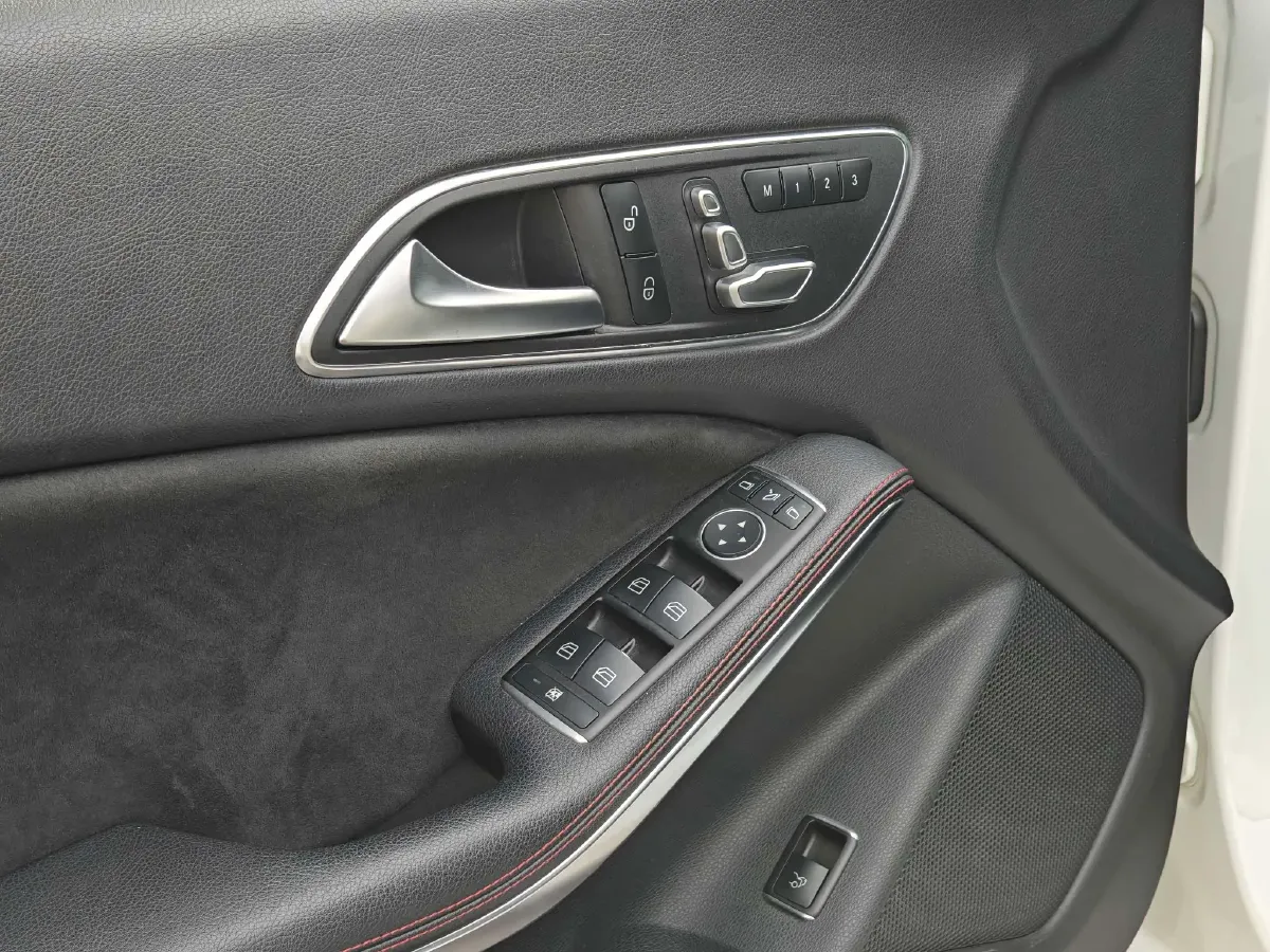 2017 Mercedes-Benz CLA Class 2.0T 184HP L4 7DCT,autocango,china used car exporter,china ev exporter,chinese used car exporter,chinese used ev exporter