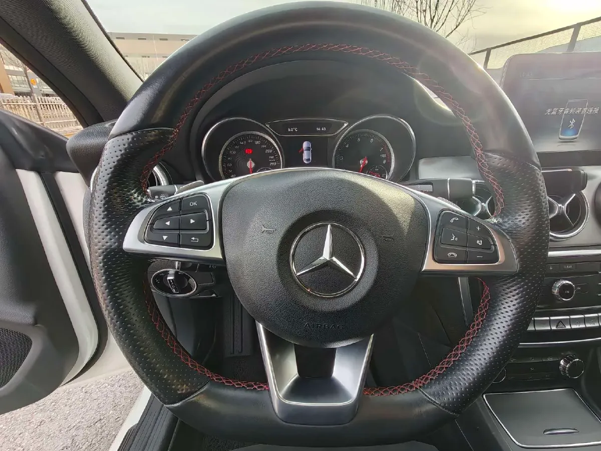 2017 Mercedes-Benz CLA Class 2.0T 184HP L4 7DCT,autocango,china used car exporter,china ev exporter,chinese used car exporter,chinese used ev exporter